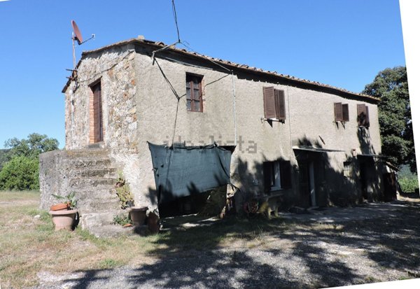 esavano in vendita a Pomarance in zona Serrazzano