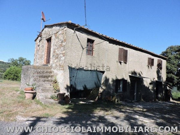 esavano in vendita a Pomarance in zona Serrazzano