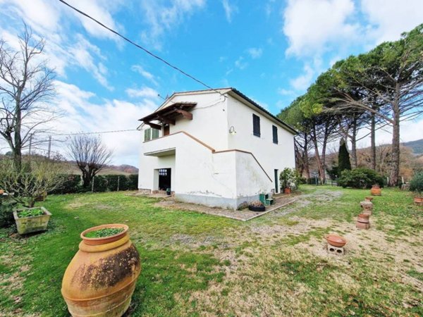 casa indipendente in vendita a Pomarance