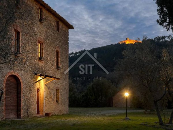 casa indipendente in vendita a Pomarance