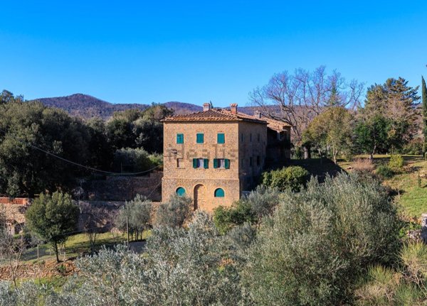 casale in vendita a Pomarance in zona Lustignano