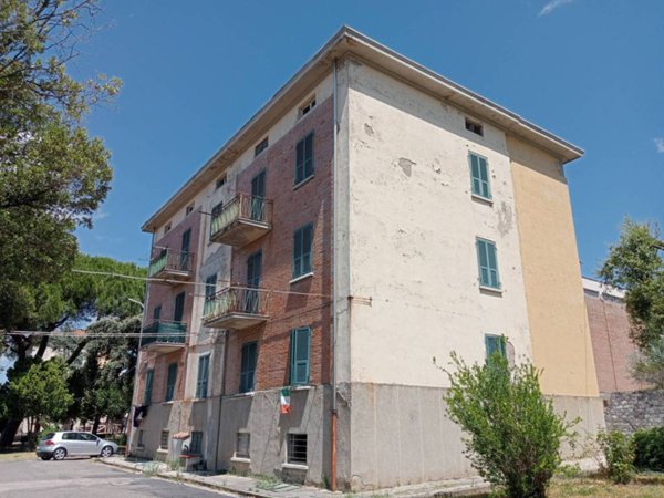 appartamento in vendita a Pomarance in zona Larderello