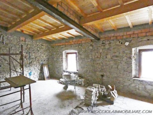 casa indipendente in vendita a Pomarance
