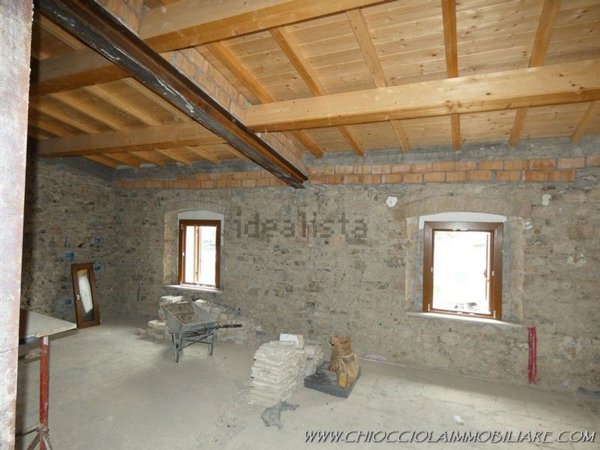 casa indipendente in vendita a Pomarance