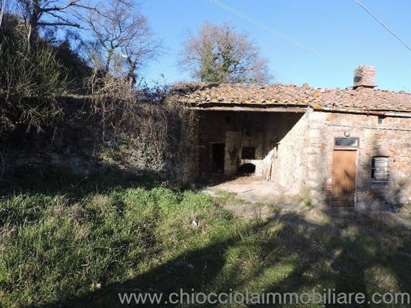 casale in vendita a Pomarance in zona Serrazzano