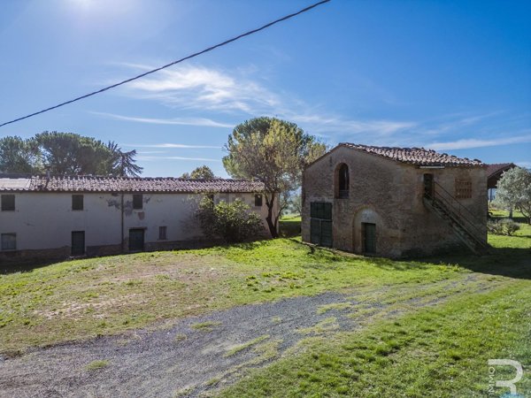 casale in vendita a Pomarance