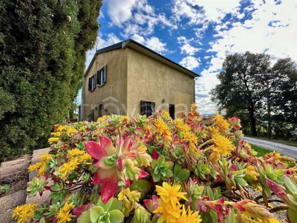 casa indipendente in vendita a Pomarance