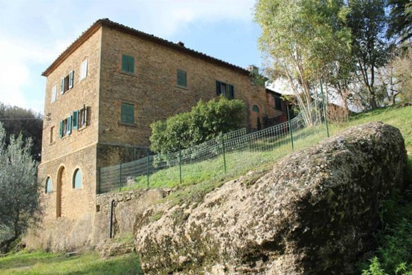 casa indipendente in vendita a Pomarance in zona Lustignano
