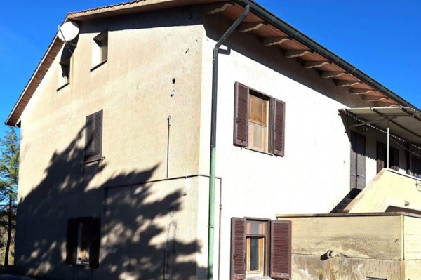 appartamento in vendita a Pomarance in zona Serrazzano