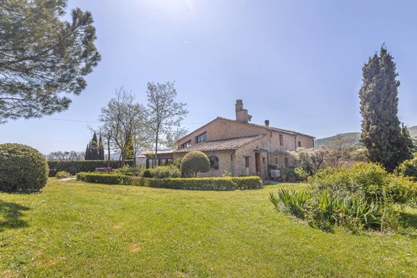 casa indipendente in vendita a Pomarance