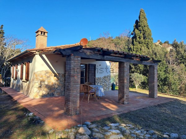 casa indipendente in vendita a Pomarance