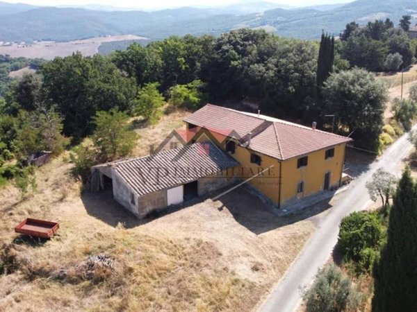 casa indipendente in vendita a Pomarance