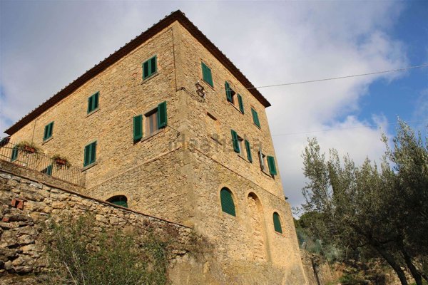 casale in vendita a Pomarance in zona Lustignano