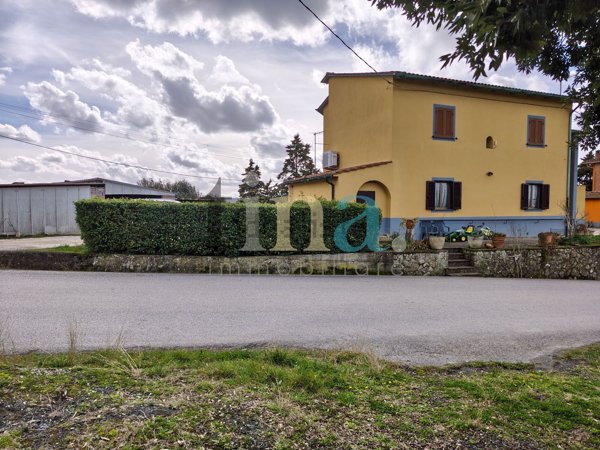 casa indipendente in vendita a Pomarance in zona Micciano