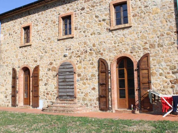 casa indipendente in vendita a Pomarance in zona Lustignano