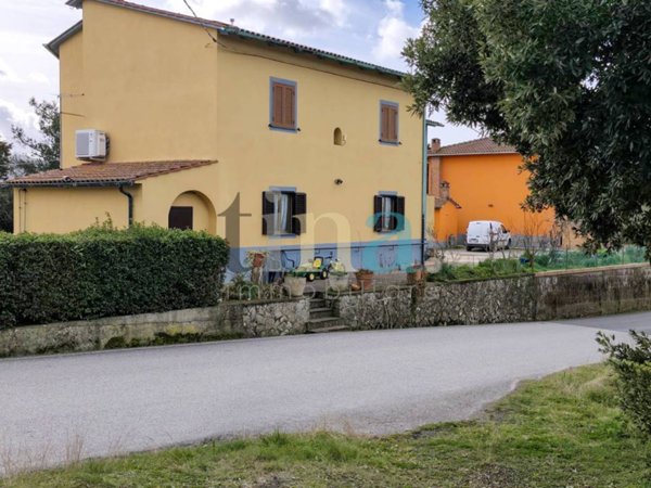 appartamento in vendita a Pomarance in zona Micciano