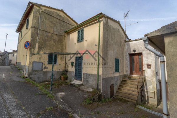 appartamento in vendita a Pomarance in zona Micciano