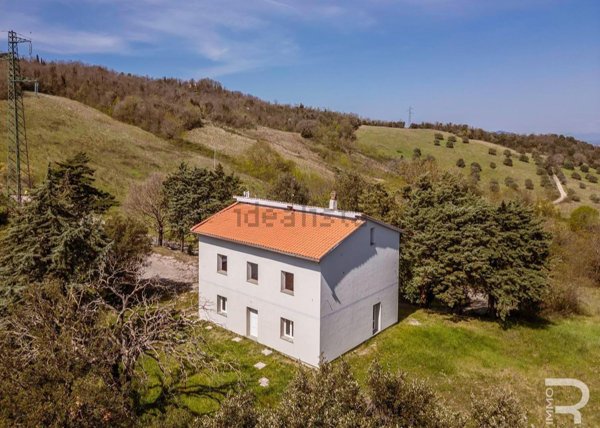casa indipendente in vendita a Pomarance in zona Montecerboli