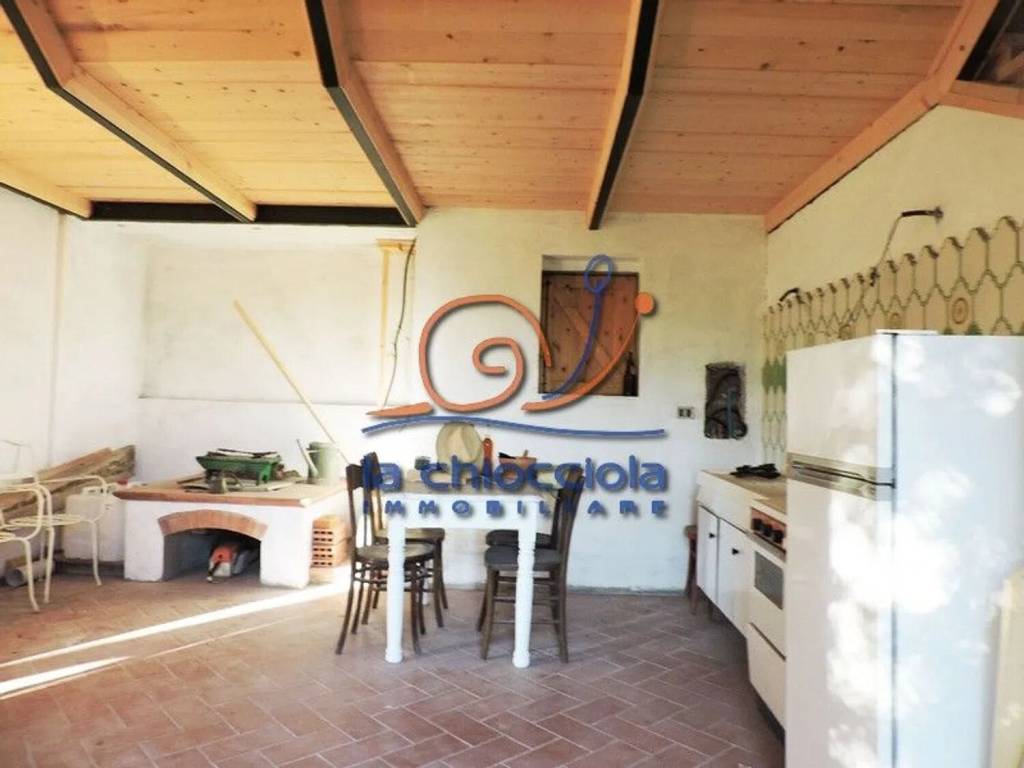 locale di sgombero in vendita a Pomarance