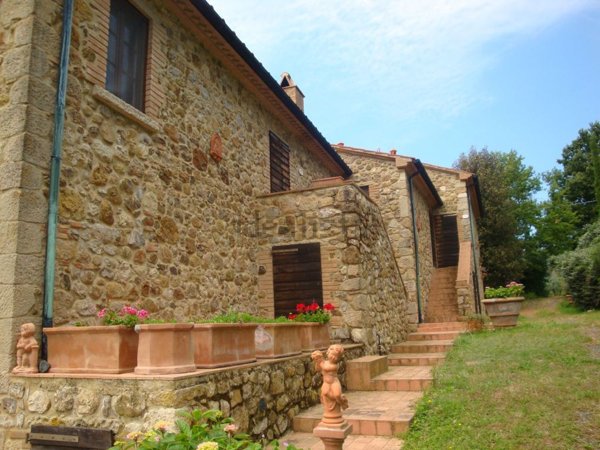 negozio in vendita a Pomarance in zona Serrazzano