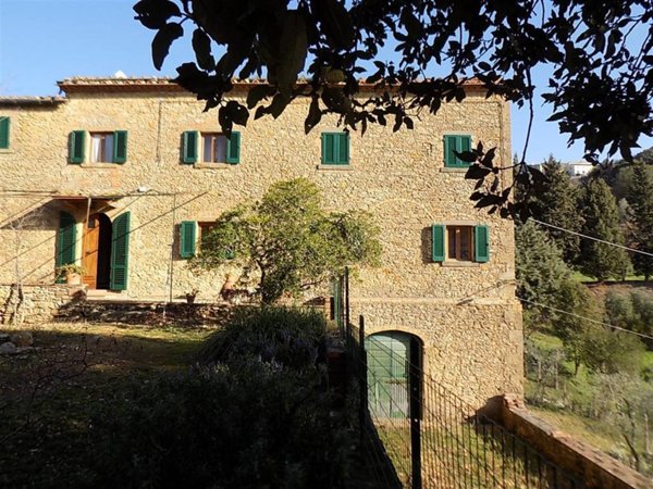casa semindipendente in vendita a Pomarance in zona Lustignano