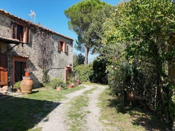 casa indipendente in vendita a Pomarance in zona Larderello