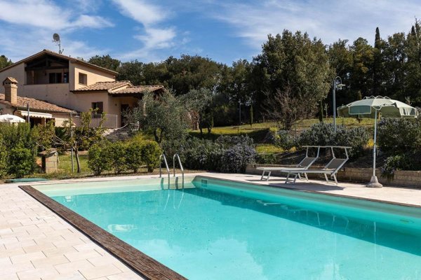 casa indipendente in vendita a Pomarance