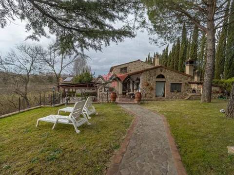 casa indipendente in vendita a Pomarance