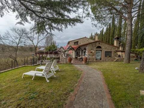 casa indipendente in vendita a Pomarance