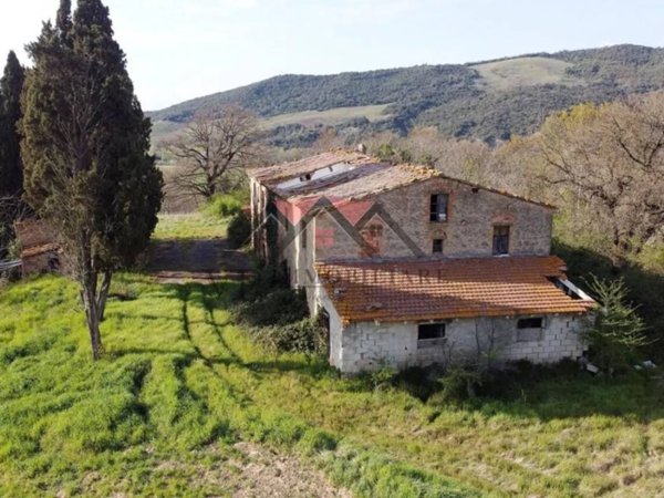 casa indipendente in vendita a Pomarance in zona Libbiano