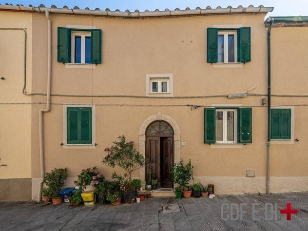 appartamento in vendita a Pomarance in zona Serrazzano