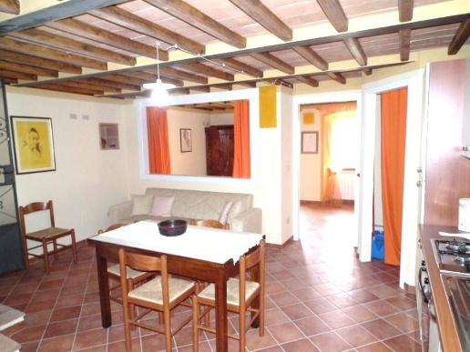 appartamento in vendita a Pomarance in zona Serrazzano