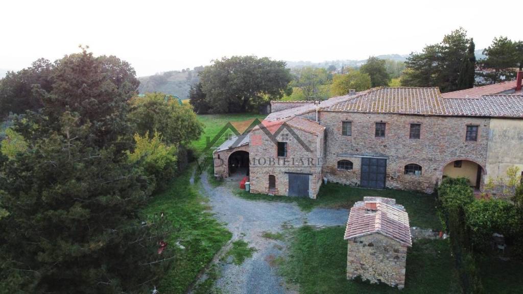 casa indipendente in vendita a Pomarance
