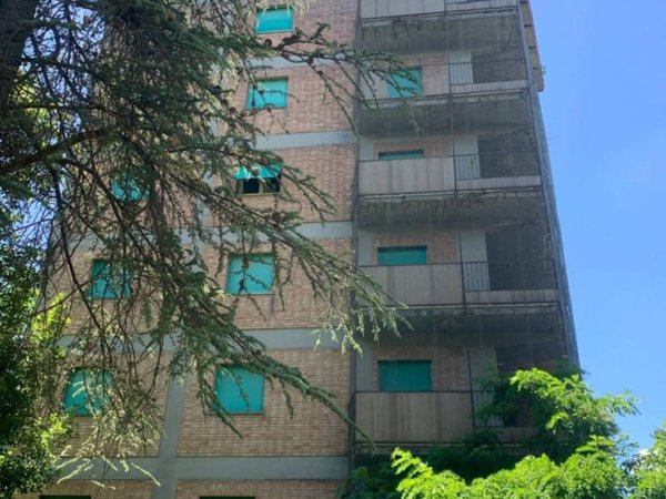 intera palazzina in vendita a Pomarance in zona Larderello