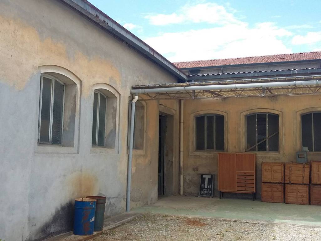 locale commerciale in vendita a Ponsacco