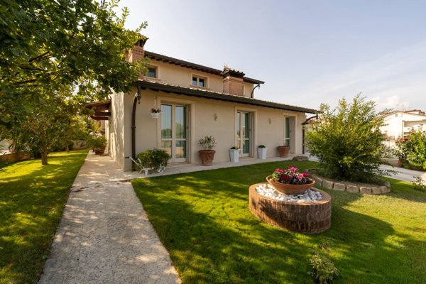 casa indipendente in vendita a Ponsacco