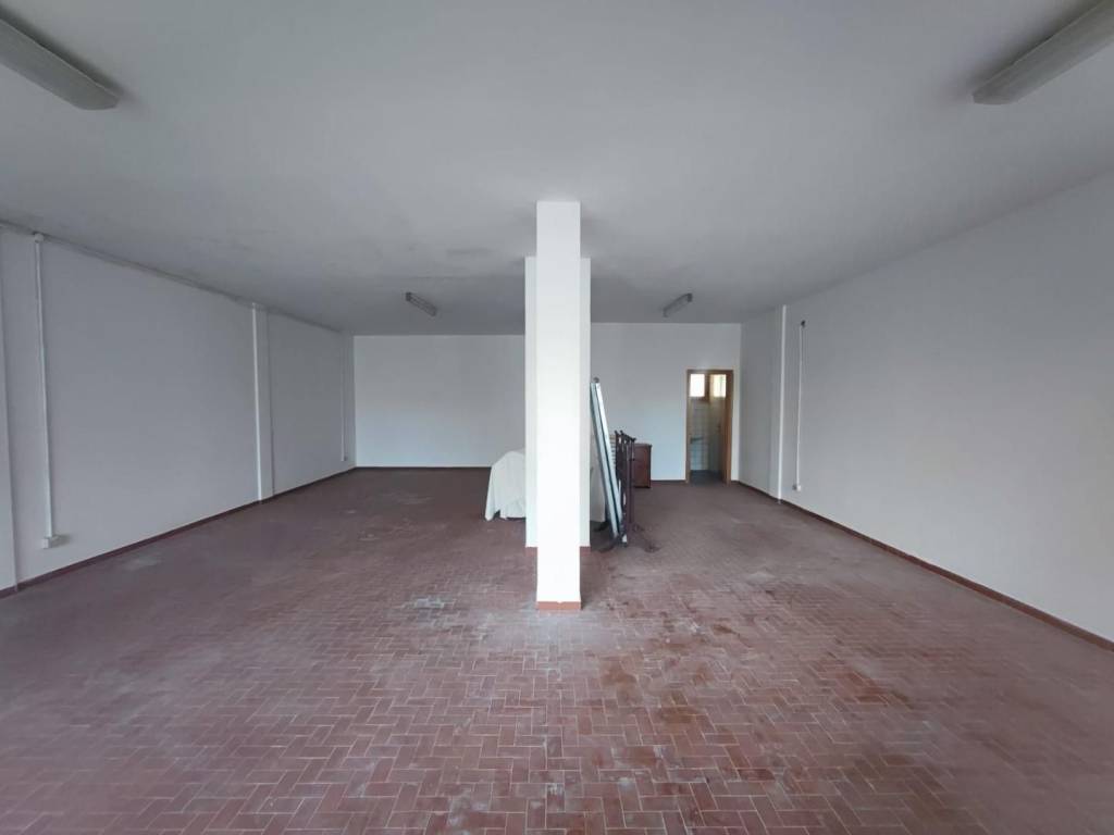 locale commerciale in vendita a Ponsacco