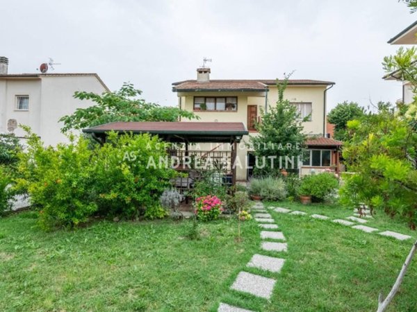 casa indipendente in vendita a Ponsacco