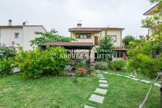 casa indipendente in vendita a Ponsacco