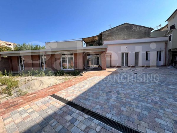 casa indipendente in vendita a Ponsacco