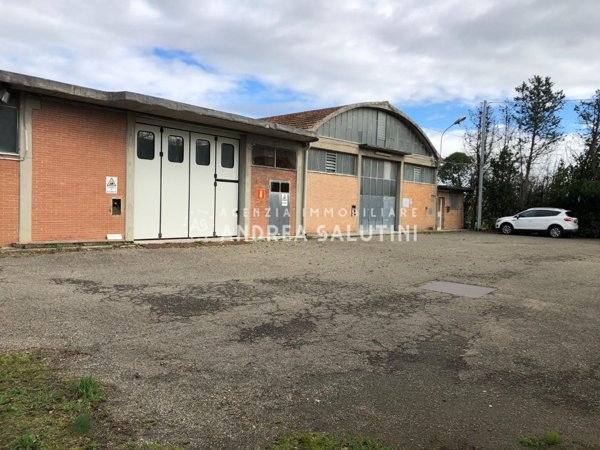 locale di sgombero in vendita a Ponsacco