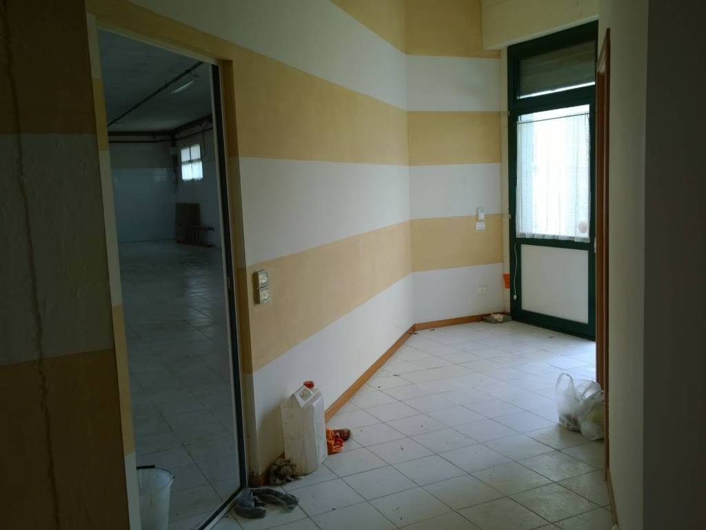 negozio in vendita a Ponsacco