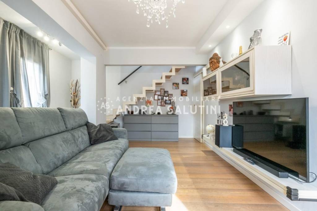 casa indipendente in vendita a Ponsacco