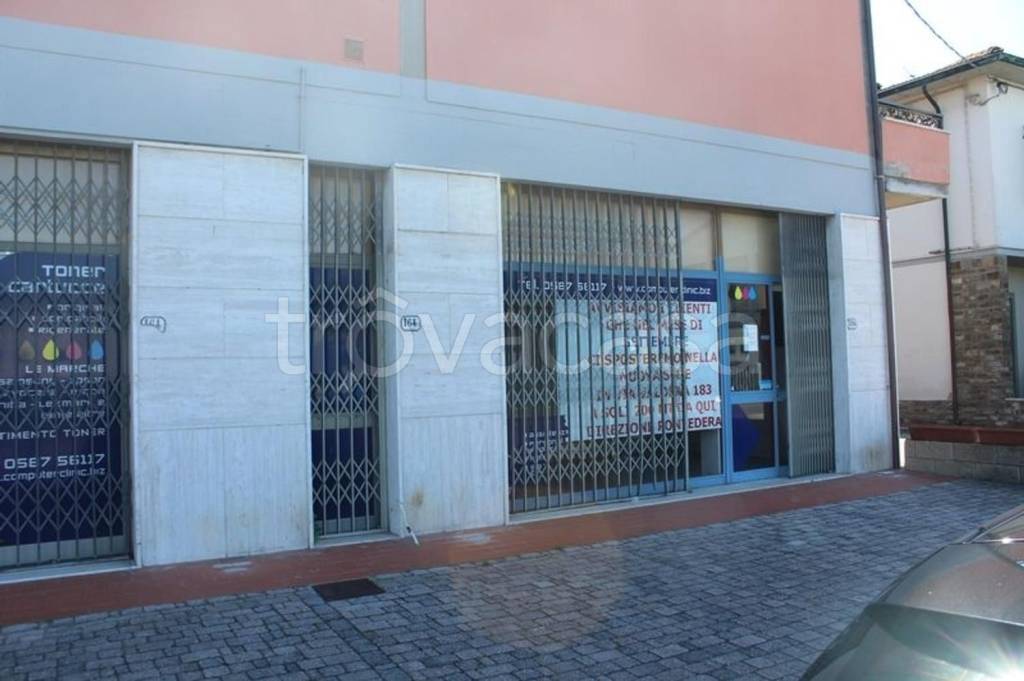 negozio in vendita a Ponsacco
