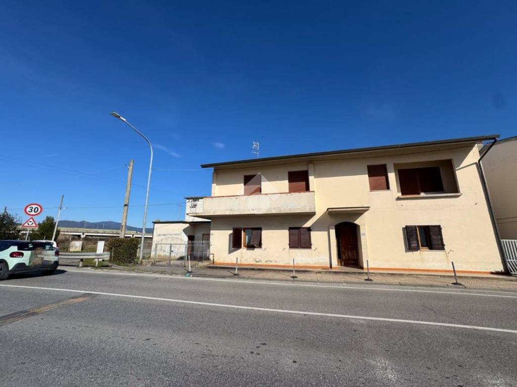 casa indipendente in vendita a Ponsacco