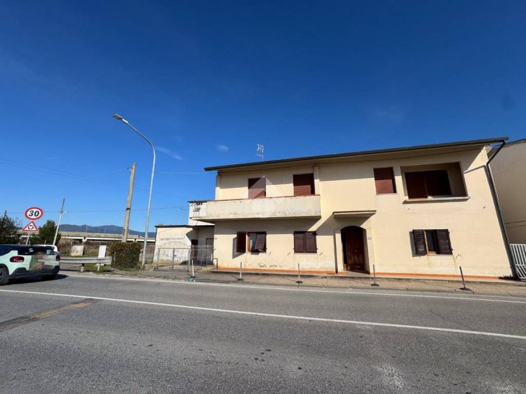 casa indipendente in vendita a Ponsacco