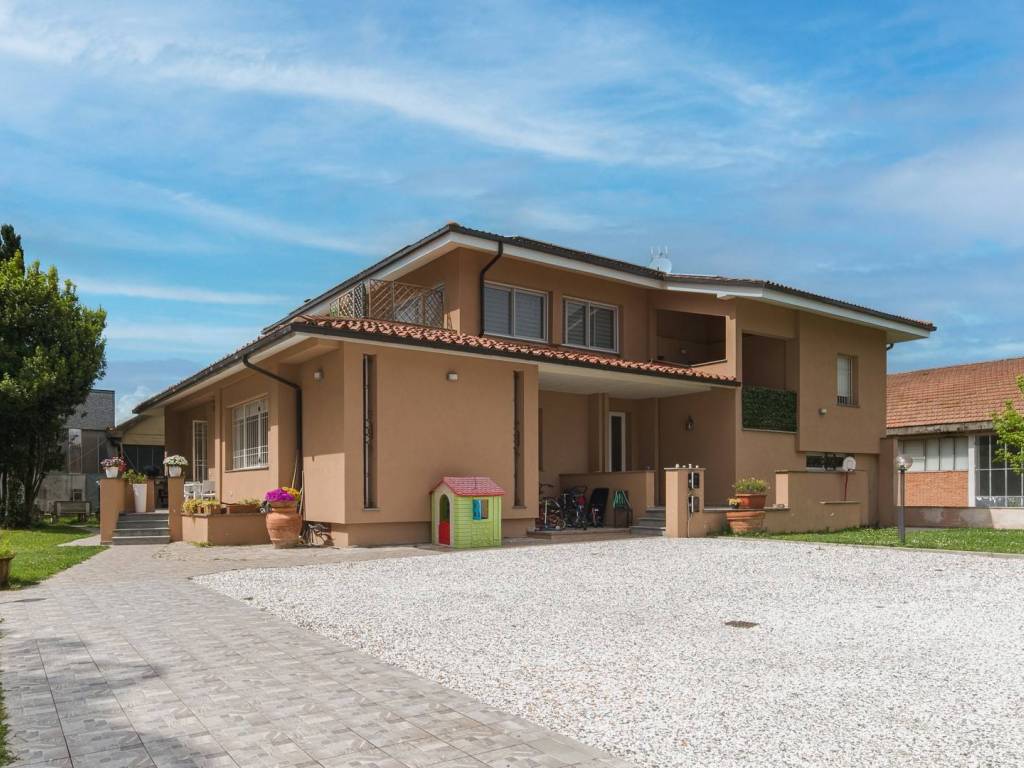 casa indipendente in vendita a Ponsacco