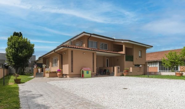 casa indipendente in vendita a Ponsacco