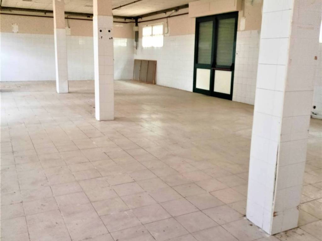 negozio in vendita a Ponsacco