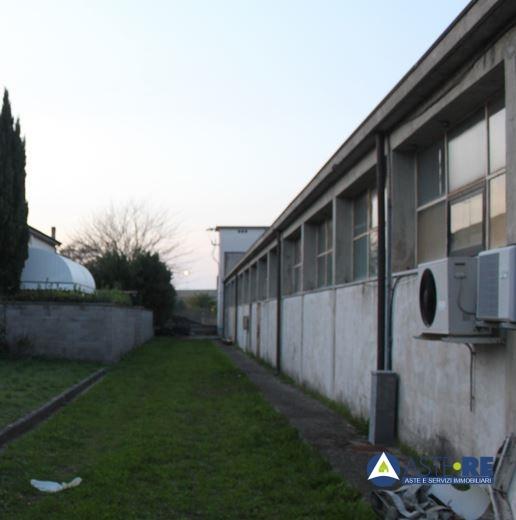 locale commerciale in vendita a Ponsacco